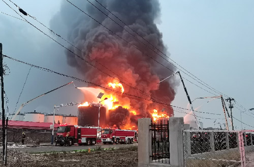 徐工壓縮空氣泡沫消防車(chē)救援廣東省佛山市高明區(qū)火災(zāi)