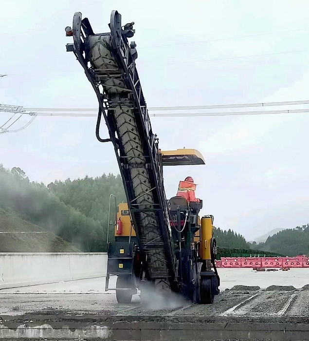 靠譜！徐工銑刨機(jī)化身“護(hù)路使者”助力巴平高速建設(shè)！