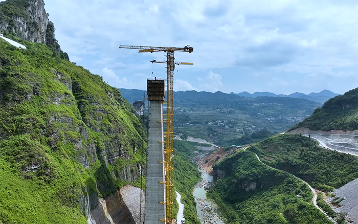 綠色低碳 | 徐工超大塔助建內(nèi)蒙熱電聯(lián)產(chǎn)項目